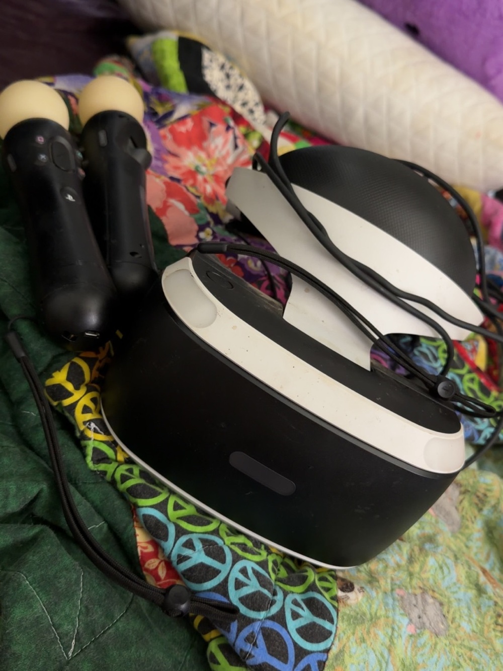 Sony Black and White PlayStation VR Headset with Black Motion Controllers
